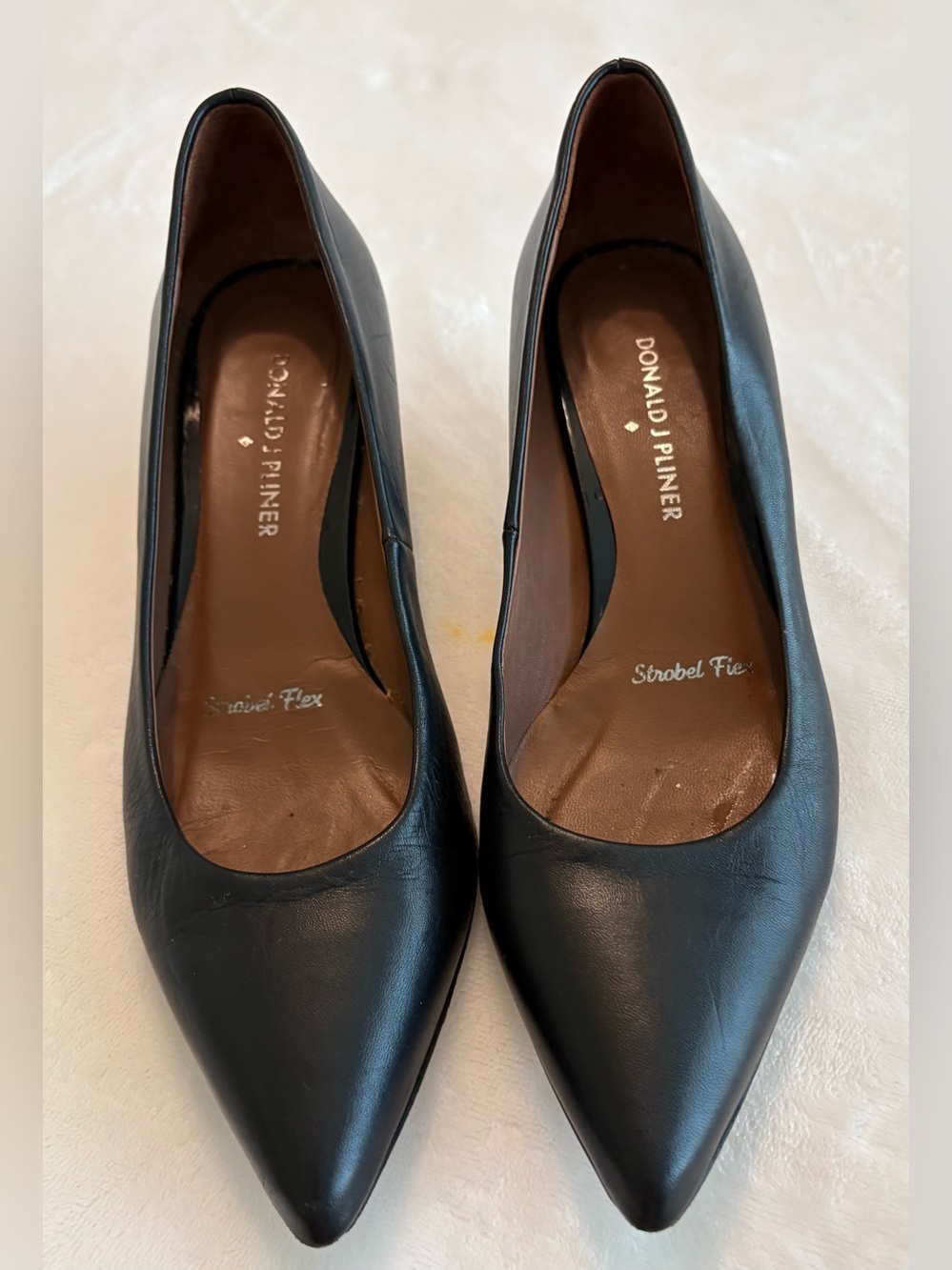 Donald Pliner Women’s Black Leather Kitten Heels Size 7 pointed toe strobel flex
